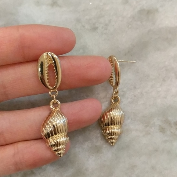 14K Gold Plated Shell Drop Earrings Conch - Picture 3 of 6